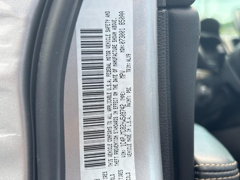 Jeep Cherokee Vehicle Image 26