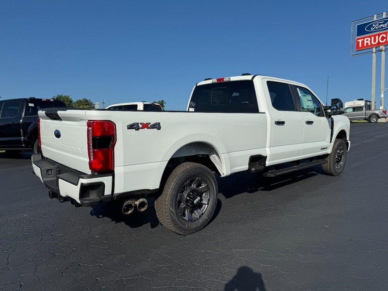 Ford Super Duty F-350 SRW Vehicle Image 03