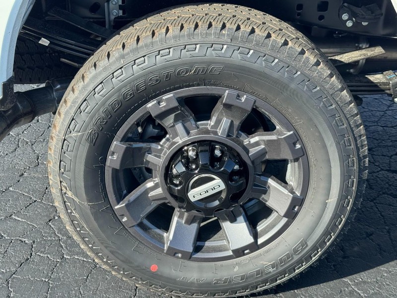 Ford Super Duty F-350 SRW Vehicle Image 05