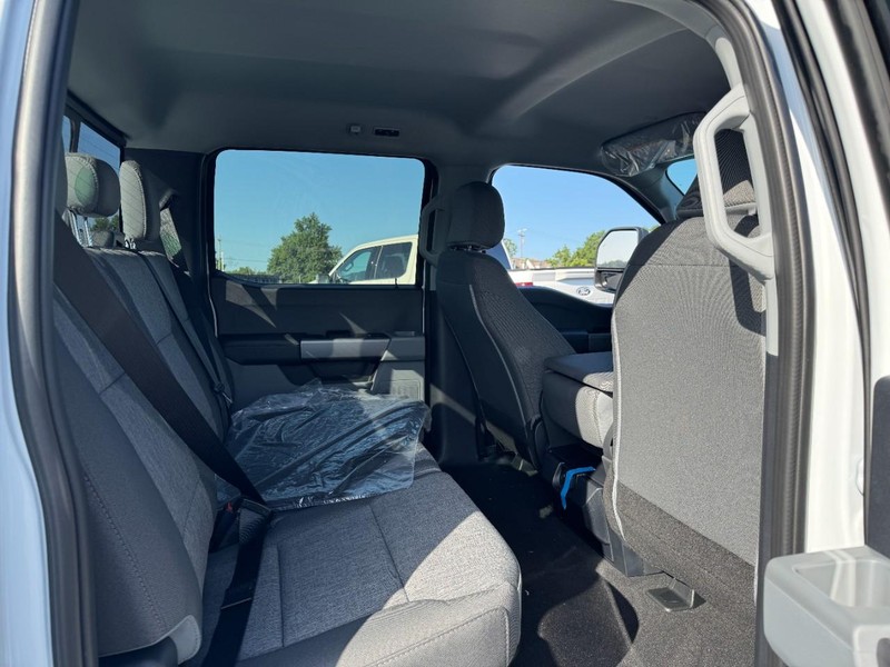 Ford Super Duty F-350 SRW Vehicle Image 06