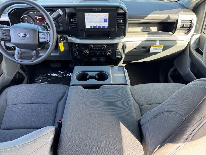 Ford Super Duty F-350 SRW Vehicle Image 07