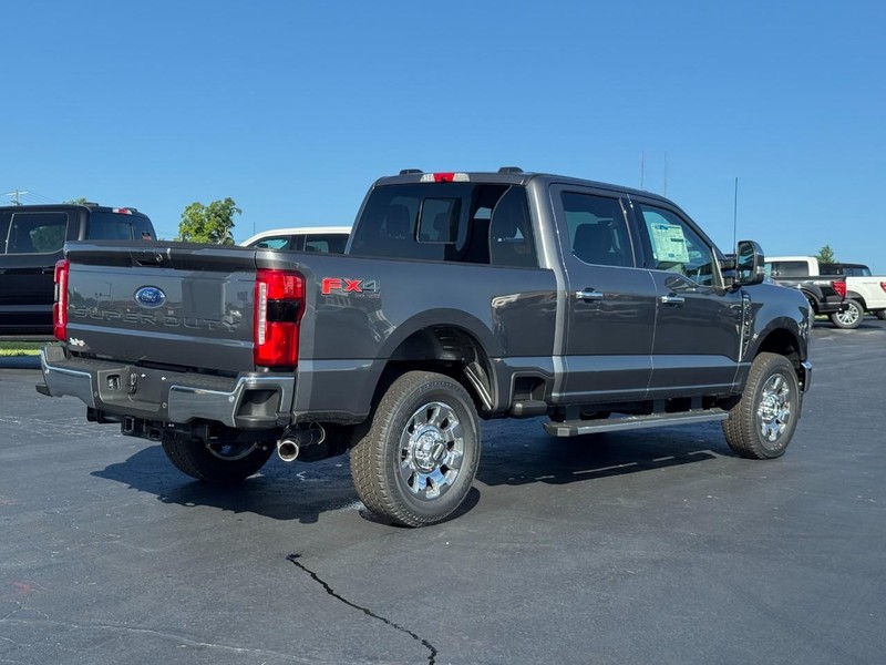 Ford Super Duty F-350 SRW Vehicle Image 03