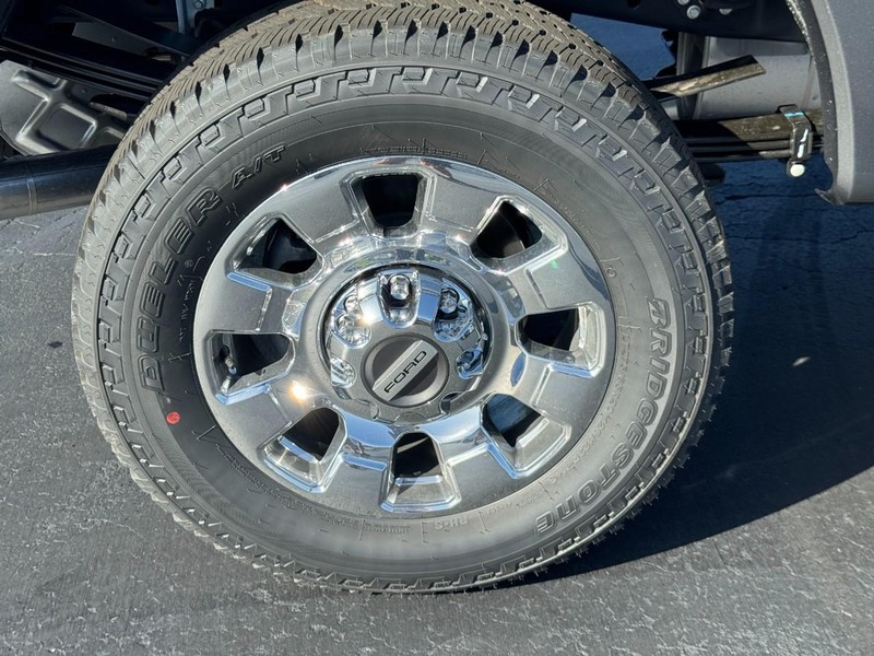 Ford Super Duty F-350 SRW Vehicle Image 05