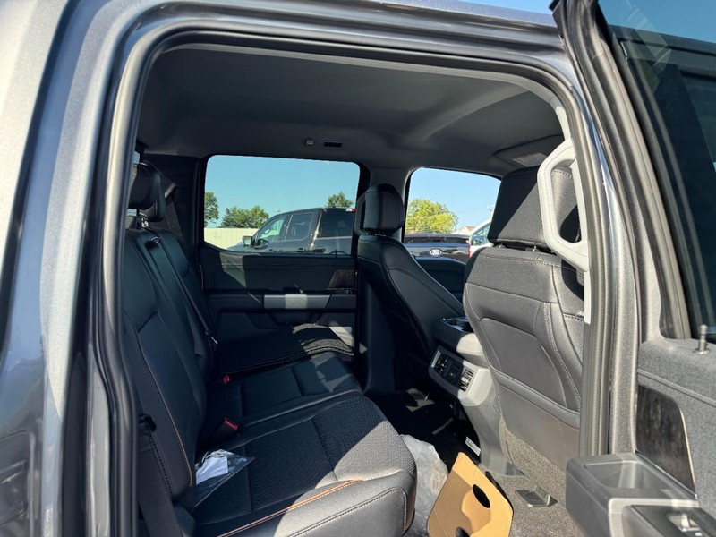 Ford Super Duty F-350 SRW Vehicle Image 06
