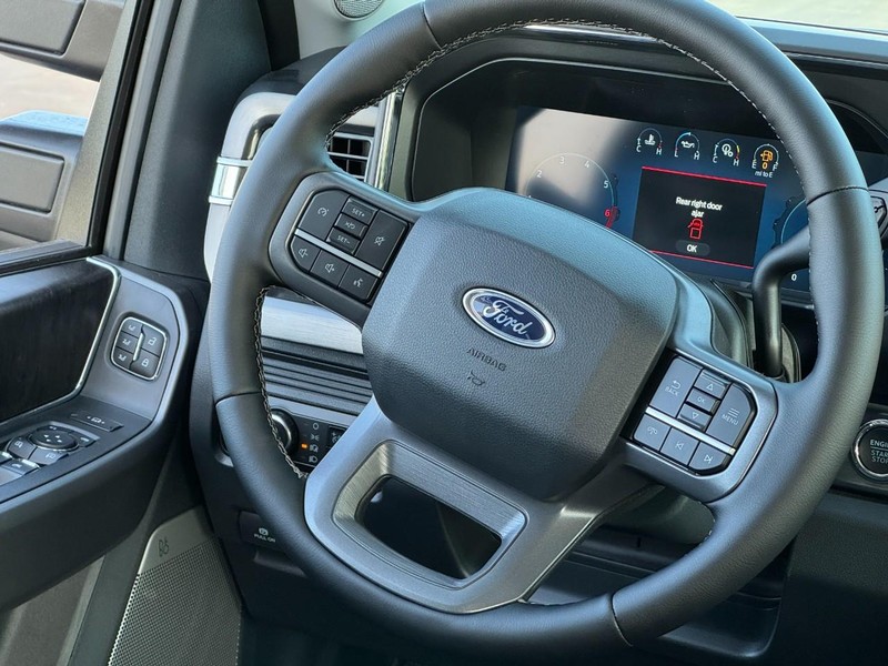 Ford Super Duty F-350 SRW Vehicle Image 08