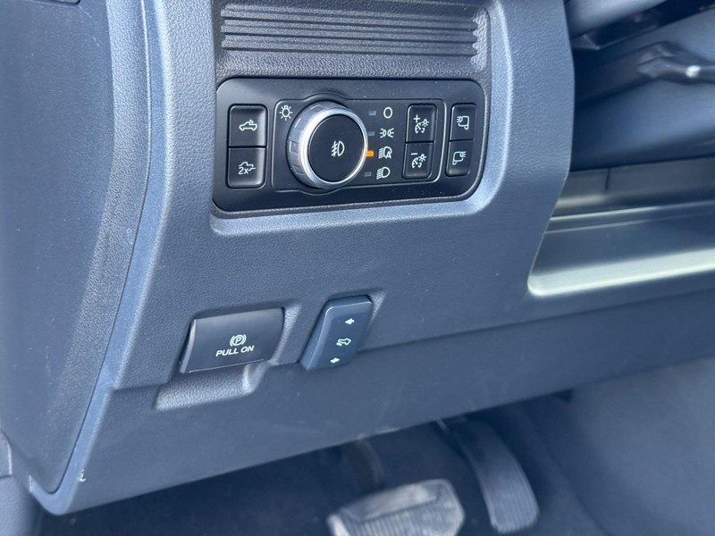 Ford Super Duty F-350 SRW Vehicle Image 15