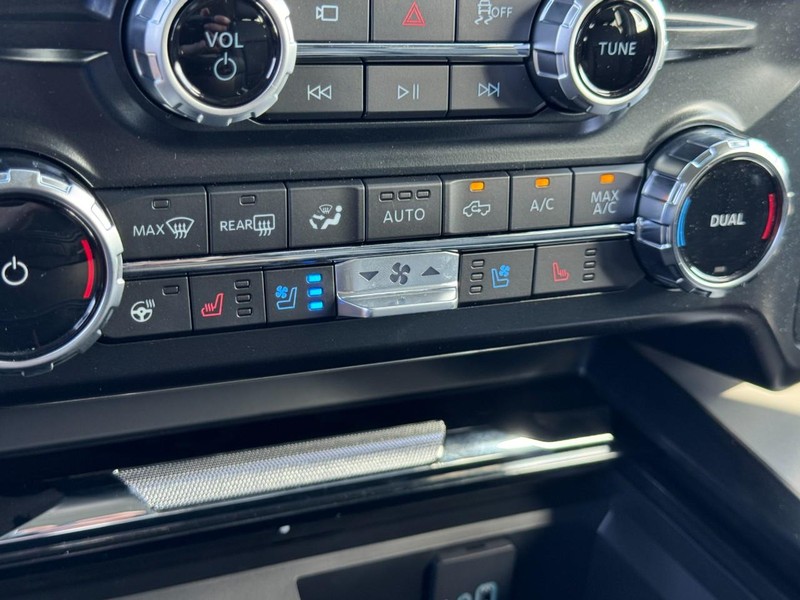 Ford Super Duty F-350 SRW Vehicle Image 18