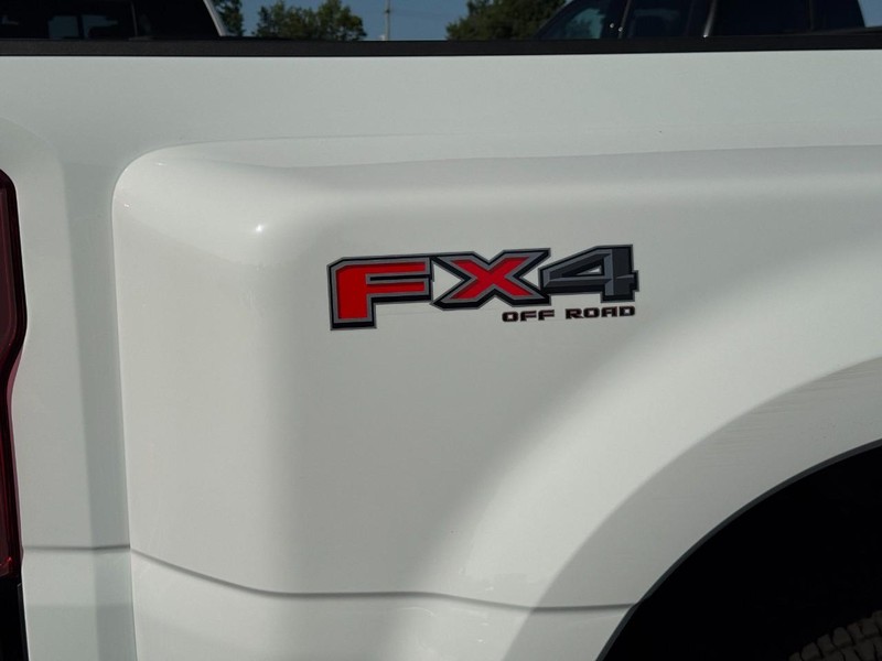 Ford Super Duty F-350 DRW Vehicle Image 04