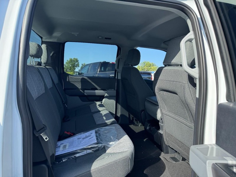 Ford Super Duty F-350 DRW Vehicle Image 06