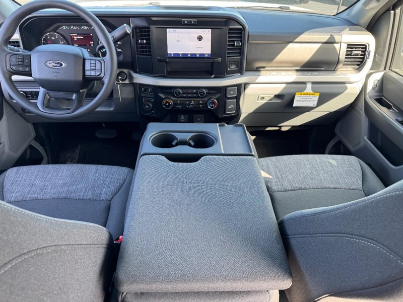 Ford Super Duty F-350 DRW Vehicle Image 07