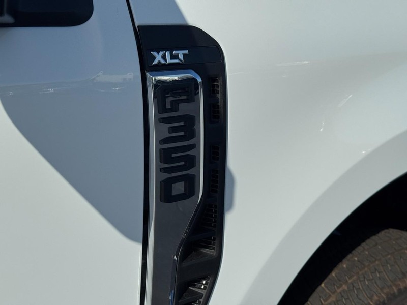 Ford Super Duty F-350 DRW Vehicle Image 12