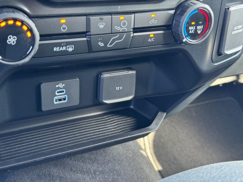 Ford Super Duty F-350 DRW Vehicle Image 18