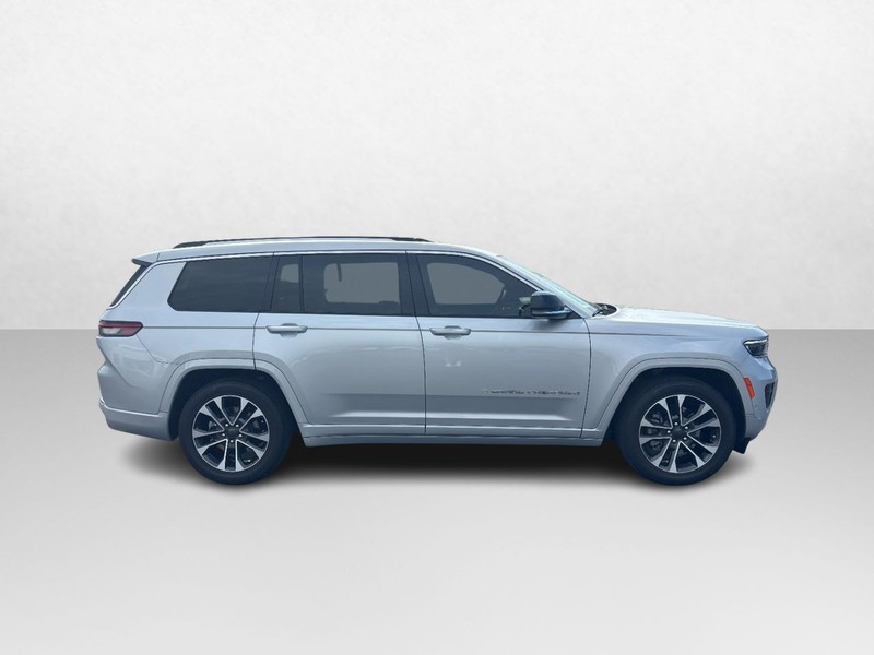 Jeep Grand Cherokee L Vehicle Image 02