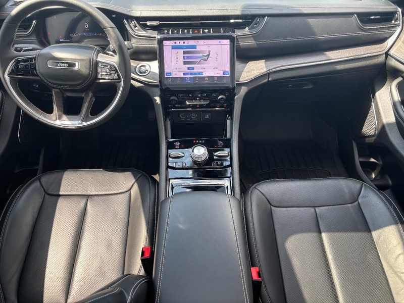 Jeep Grand Cherokee L Vehicle Image 13