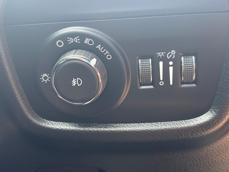 Jeep Grand Cherokee L Vehicle Image 18