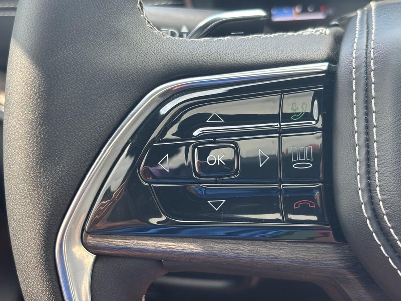 Jeep Grand Cherokee L Vehicle Image 19