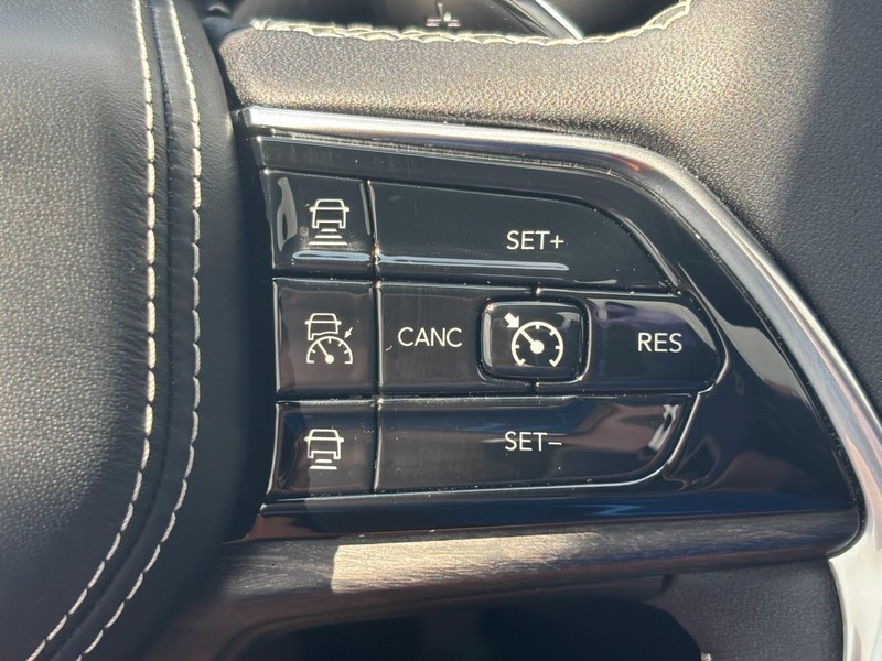 Jeep Grand Cherokee L Vehicle Image 20
