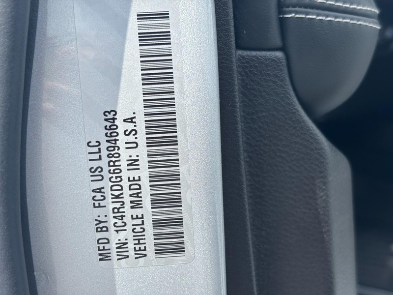 Jeep Grand Cherokee L Vehicle Image 28