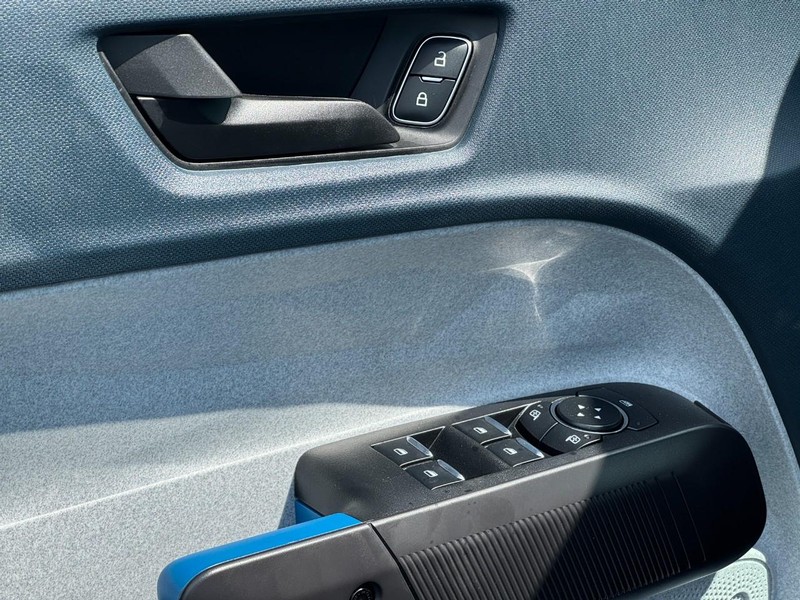 Ford Maverick Vehicle Image 11