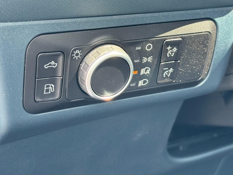 Ford Maverick Vehicle Image 12