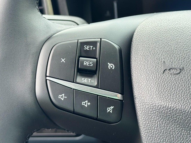 Ford Maverick Vehicle Image 13
