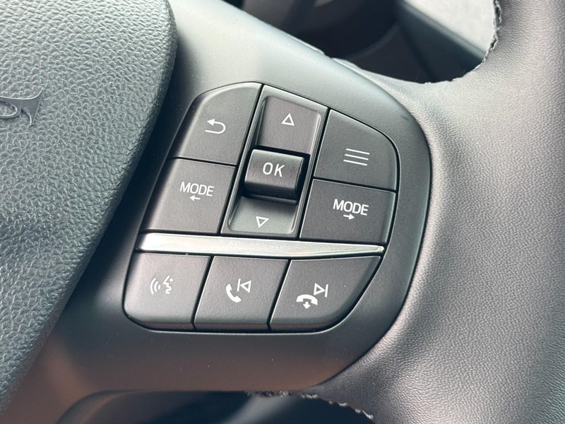 Ford Maverick Vehicle Image 14
