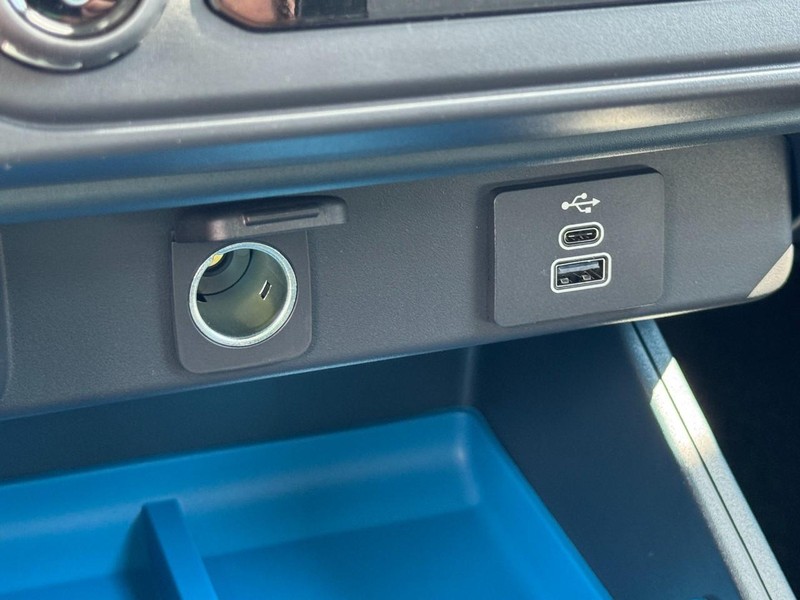 Ford Maverick Vehicle Image 15