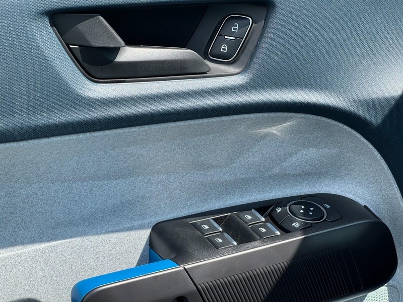 Ford Maverick Vehicle Image 11