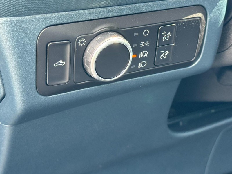 Ford Maverick Vehicle Image 12