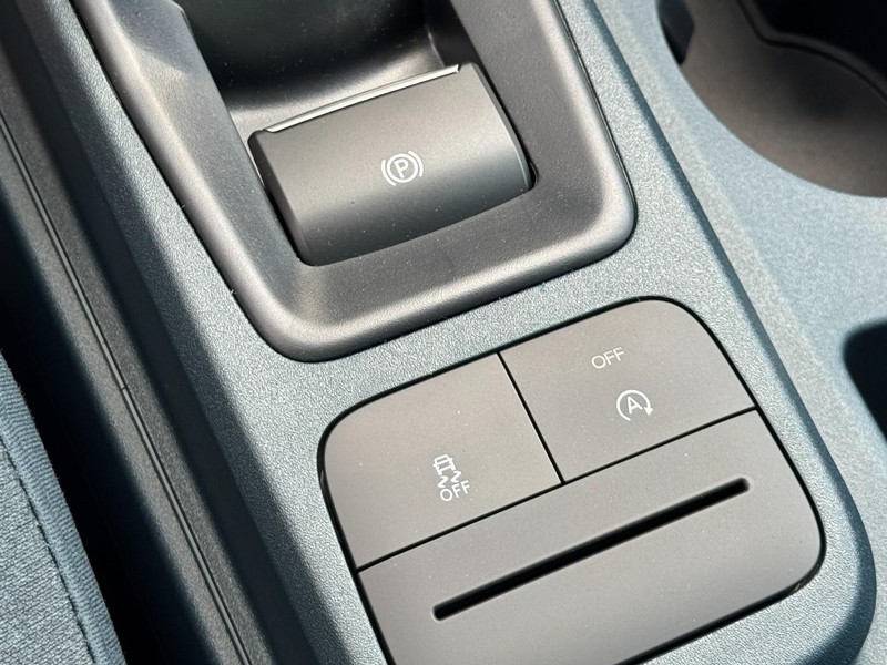 Ford Maverick Vehicle Image 16