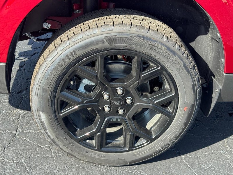 Ford Maverick Vehicle Image 04