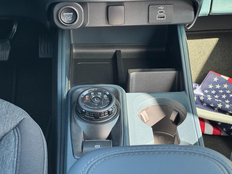 Ford Maverick Vehicle Image 09