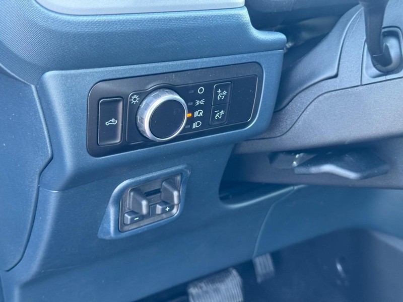 Ford Maverick Vehicle Image 12