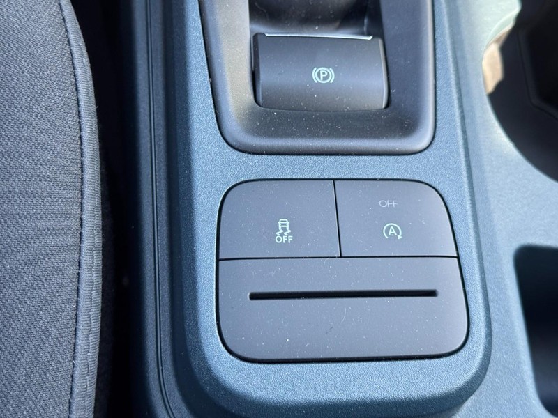 Ford Maverick Vehicle Image 16