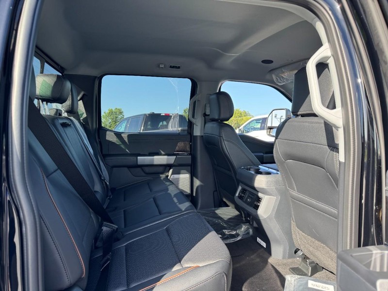Ford Super Duty F-350 SRW Vehicle Image 06