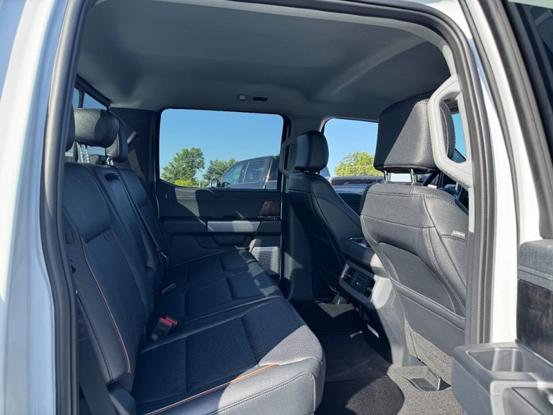 Ford Super Duty F-350 SRW Vehicle Image 06
