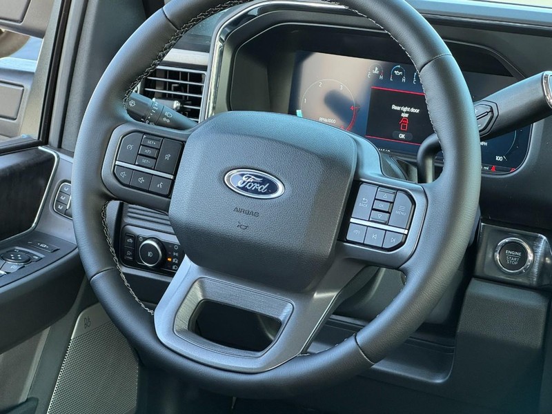 Ford Super Duty F-350 SRW Vehicle Image 08