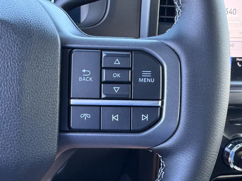 Ford Super Duty F-350 SRW Vehicle Image 15