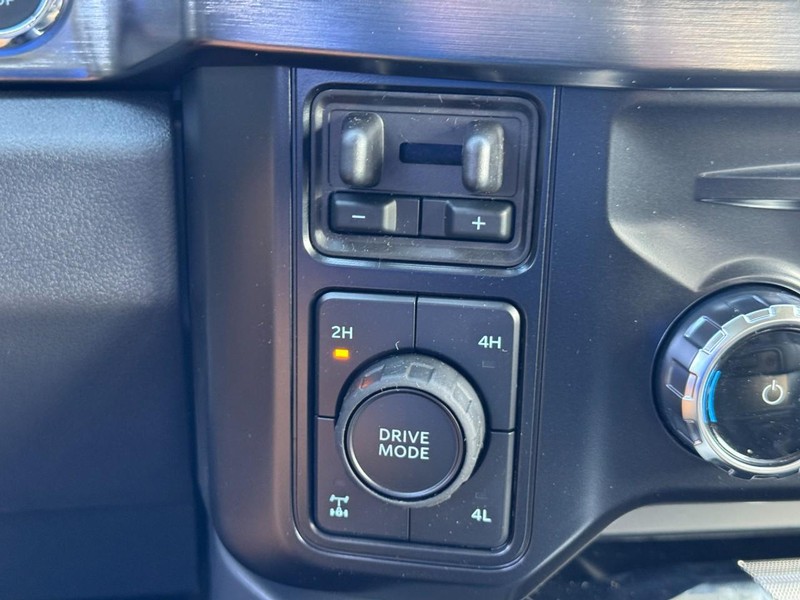 Ford Super Duty F-350 SRW Vehicle Image 16