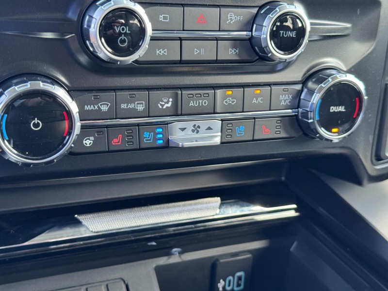 Ford Super Duty F-350 SRW Vehicle Image 17