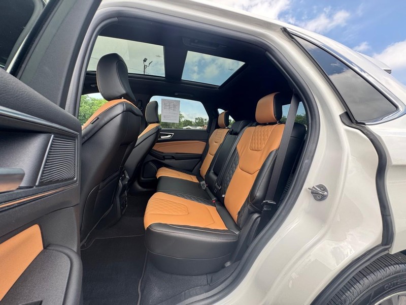Ford Edge Vehicle Image 12