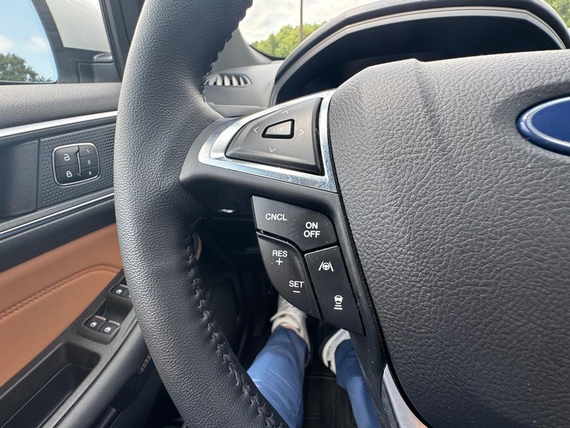 Ford Edge Vehicle Image 15