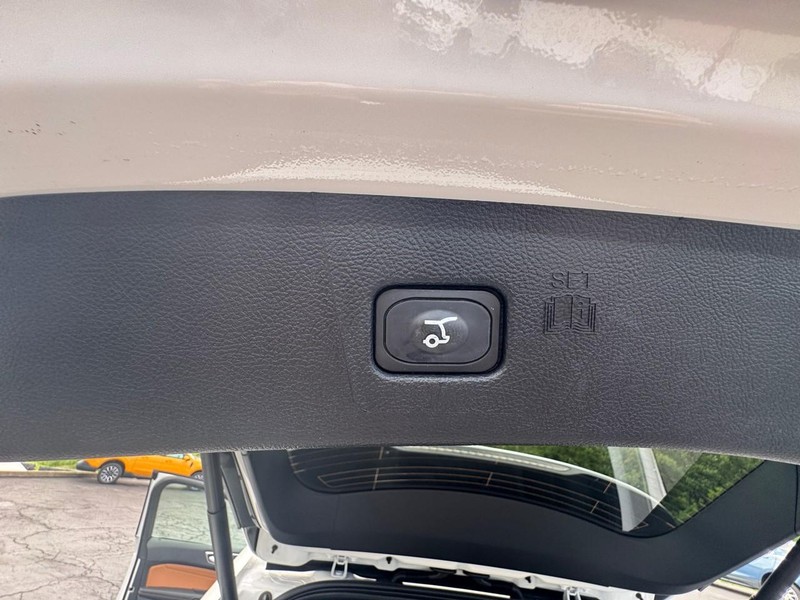 Ford Edge Vehicle Image 23