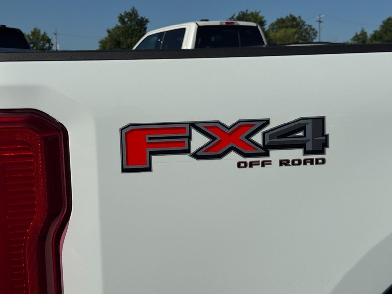 Ford Super Duty F-250 SRW Vehicle Image 04