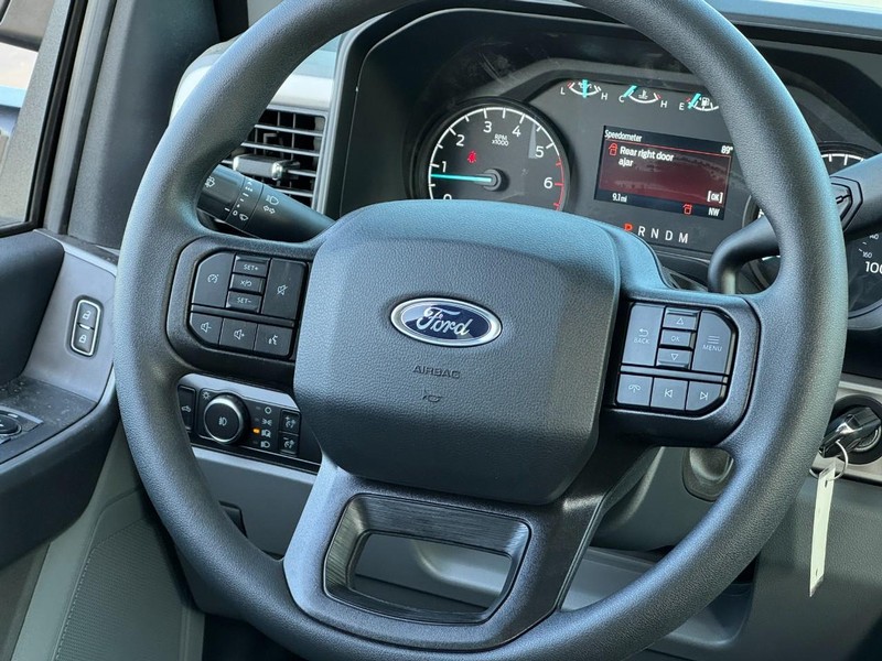 Ford Super Duty F-250 SRW Vehicle Image 08