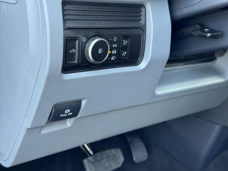 Ford Super Duty F-250 SRW Vehicle Image 14