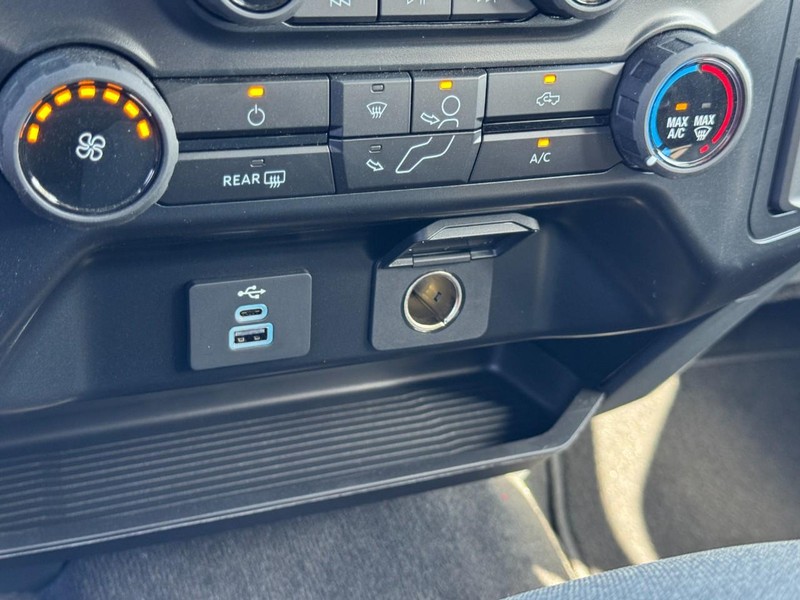 Ford Super Duty F-250 SRW Vehicle Image 18