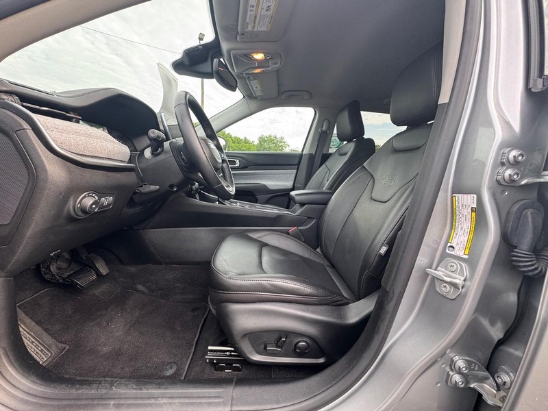 Jeep Compass Vehicle Image 11
