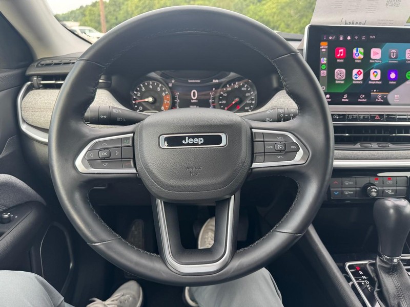 Jeep Compass Vehicle Image 16