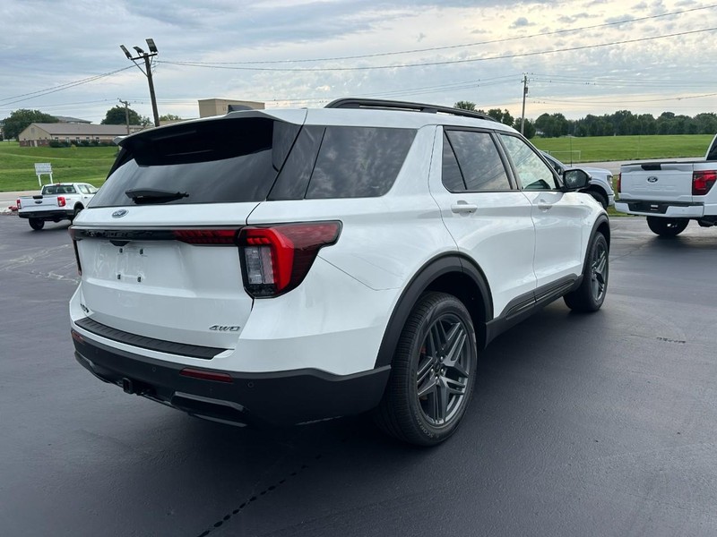 Ford Explorer Vehicle Image 03